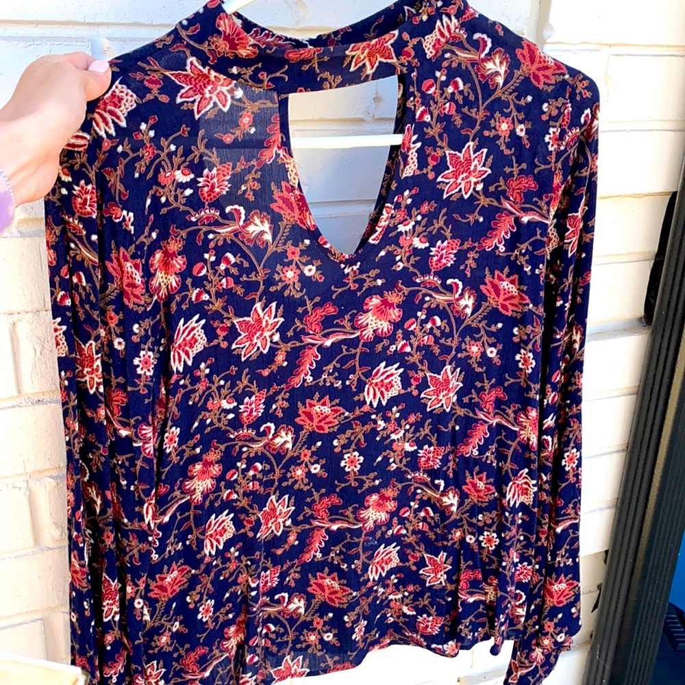 Long sleeved key hole blouse